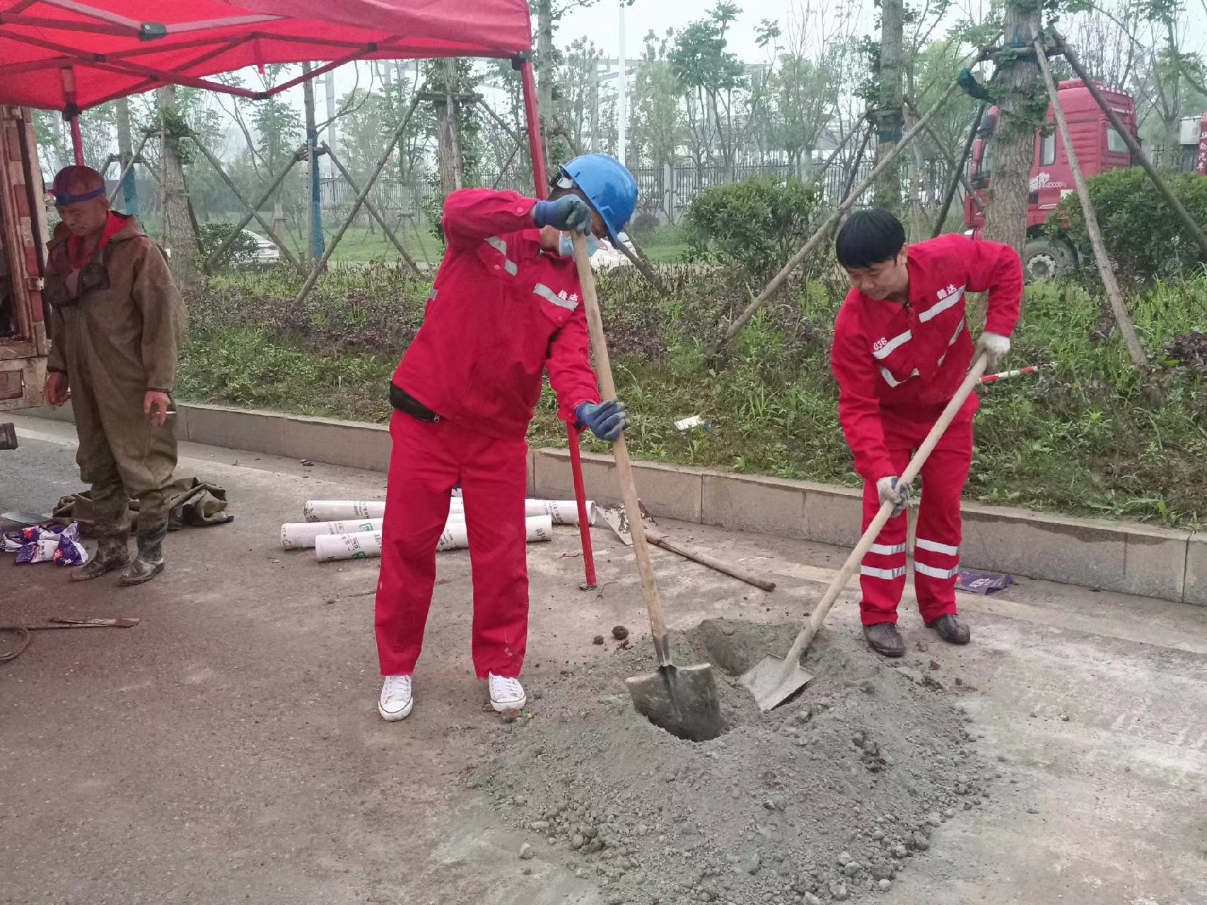 新青管道疏通哪家好】及时进行市政管道清淤