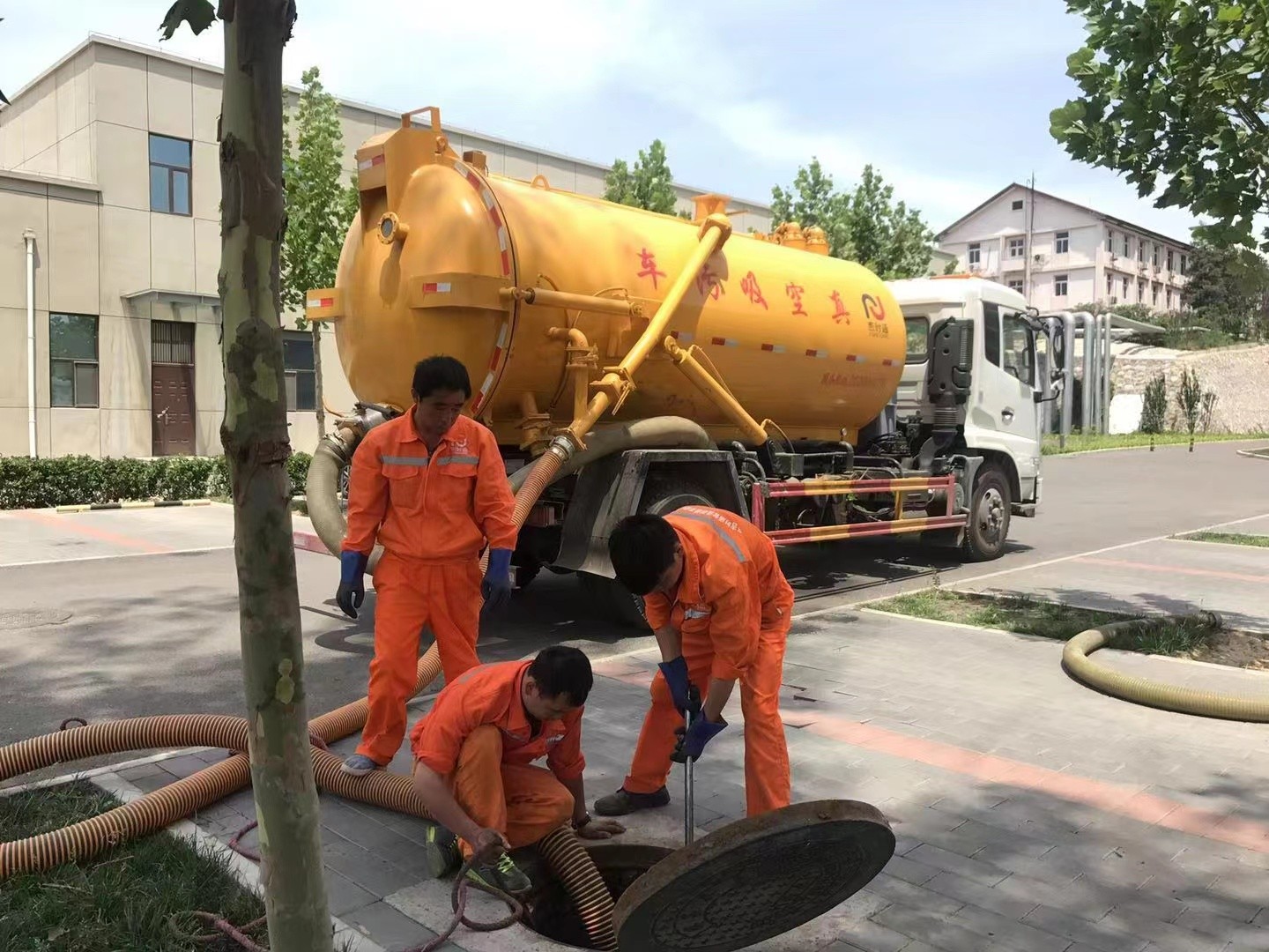 新青化粪池清理与5-8吨吸粪车施工效率分析